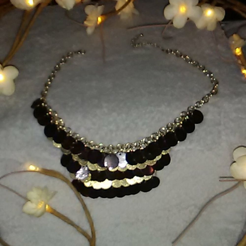 Statement necklace gold and black